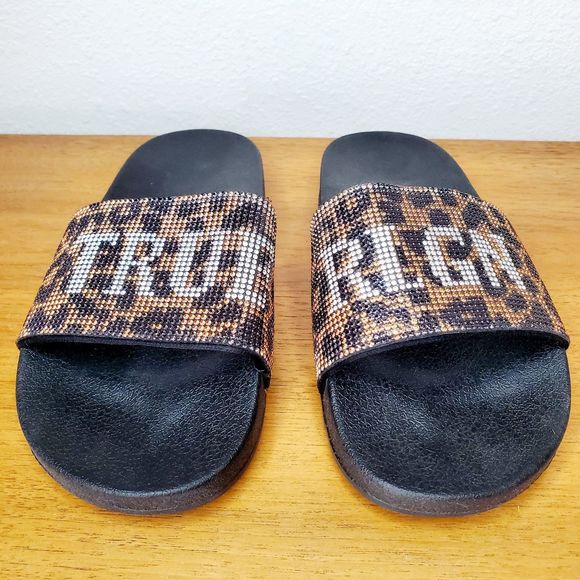 True Religion Leopard Flip Flops Slides Bedazzled Bling Rhinestone Slippers SZ 6 - Picture 2 of 7